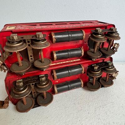LOT 728: Pre-WWII/2 Lionel Train Commodore Vanderbilt No. 264-E Red Engine & Red Comet Coal Car, 2-Observation #604, 2-Pullman #603