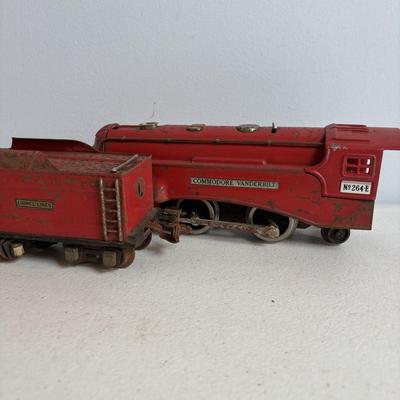 LOT 728: Pre-WWII/2 Lionel Train Commodore Vanderbilt No. 264-E Red Engine & Red Comet Coal Car, 2-Observation #604, 2-Pullman #603