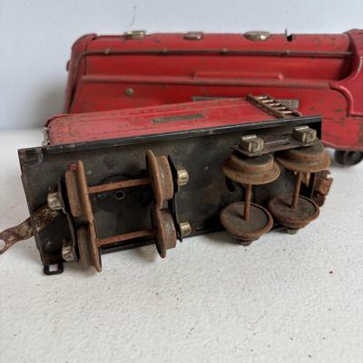LOT 728: Pre-WWII/2 Lionel Train Commodore Vanderbilt No. 264-E Red Engine & Red Comet Coal Car, 2-Observation #604, 2-Pullman #603
