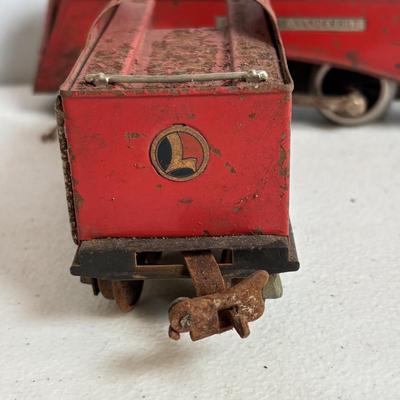 LOT 728: Pre-WWII/2 Lionel Train Commodore Vanderbilt No. 264-E Red Engine & Red Comet Coal Car, 2-Observation #604, 2-Pullman #603