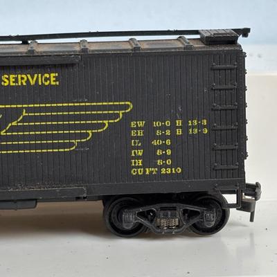 LOT 732: Mar Locomotive and Train Cars