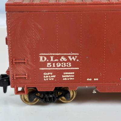 LOT 732: Mar Locomotive and Train Cars