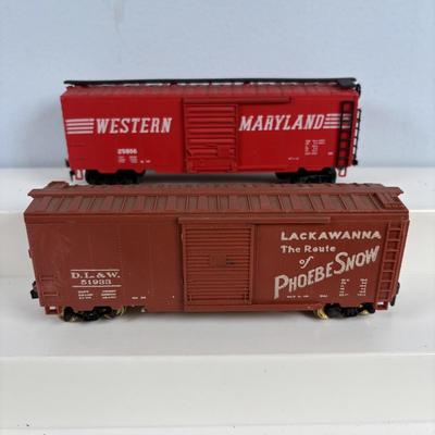LOT 732: Mar Locomotive and Train Cars