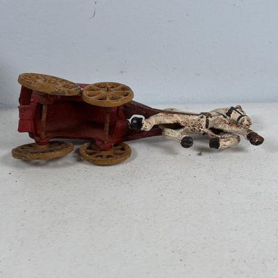 LOT 733: Vintage Cast Iron Ice Cart, Cartridge and Hobo w/Street Lantern