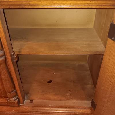 LIGHTED 2 PIECE CHINA HUTCH