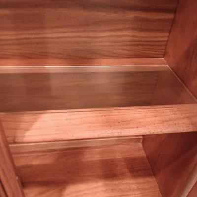LIGHTED 2 PIECE CHINA HUTCH