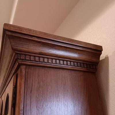 LIGHTED 2 PIECE CHINA HUTCH
