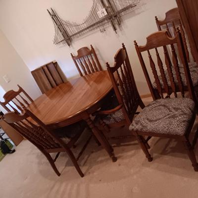 DINING ROOM TABLE WITH 3 LEAVES AND 6 CHAIRS