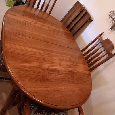 DINING ROOM TABLE WITH 3 LEAVES AND 6 CHAIRS