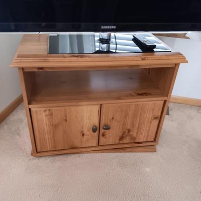 55 INCH SAMSUNG SERIES 6 LED TV WITH REMOTE & USER MANUAL PLUS SWIVEL BASE MEDIA STAND