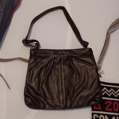 SEVERAL SHOULDER STRAP BAGS AND A LEATHER JWM DERR PURSE
