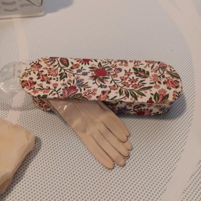 VERY OLD WESTERN THEME SCARF, HANKIES, DRESS GLOVES AND MORE
