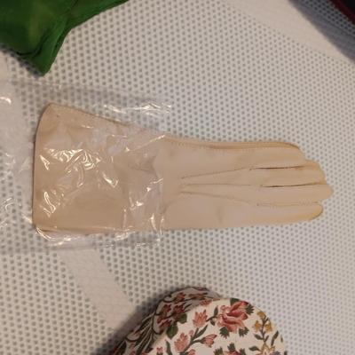 VERY OLD WESTERN THEME SCARF, HANKIES, DRESS GLOVES AND MORE