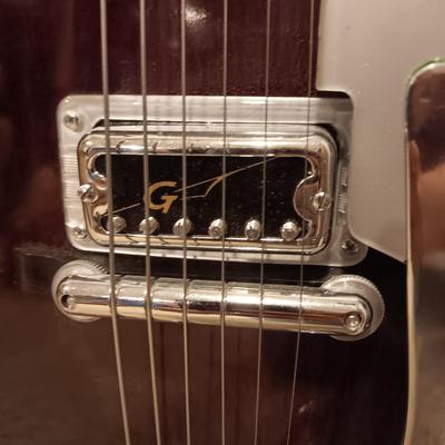 GRETSCH ELECTRIC GUITAR WITH BIGSBY, SIGNED BY CHET ATKINS INCLUDES HARD SIDED CASE W/EXTRAS **PLZ READ DESCRIPTION**