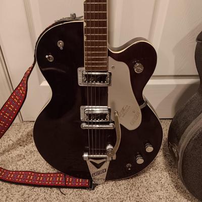 GRETSCH ELECTRIC GUITAR WITH BIGSBY, SIGNED BY CHET ATKINS INCLUDES HARD SIDED CASE W/EXTRAS **PLZ READ DESCRIPTION**