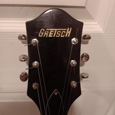 GRETSCH ELECTRIC GUITAR WITH BIGSBY, SIGNED BY CHET ATKINS INCLUDES HARD SIDED CASE W/EXTRAS **PLZ READ DESCRIPTION**