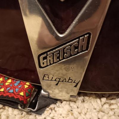 GRETSCH ELECTRIC GUITAR WITH BIGSBY, SIGNED BY CHET ATKINS INCLUDES HARD SIDED CASE W/EXTRAS **PLZ READ DESCRIPTION**