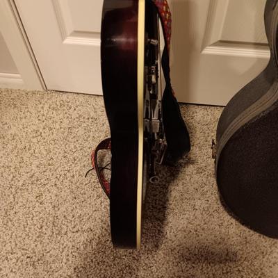 GRETSCH ELECTRIC GUITAR WITH BIGSBY, SIGNED BY CHET ATKINS INCLUDES HARD SIDED CASE W/EXTRAS **PLZ READ DESCRIPTION**