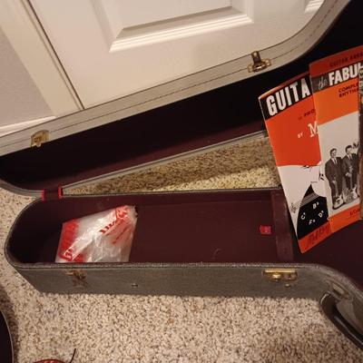 GRETSCH ELECTRIC GUITAR WITH BIGSBY, SIGNED BY CHET ATKINS INCLUDES HARD SIDED CASE W/EXTRAS **PLZ READ DESCRIPTION**