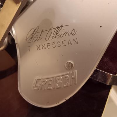 GRETSCH ELECTRIC GUITAR WITH BIGSBY, SIGNED BY CHET ATKINS INCLUDES HARD SIDED CASE W/EXTRAS **PLZ READ DESCRIPTION**