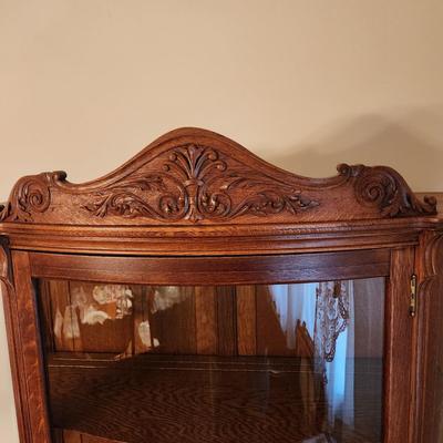 Oak Bow Front Curio Cabinet w Key