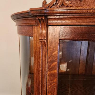 Oak Bow Front Curio Cabinet w Key