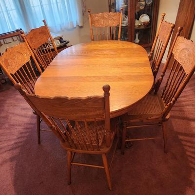 Oak Table w 6 Pressed Back Cane Chairs 42" Round w 3 10" Leaves