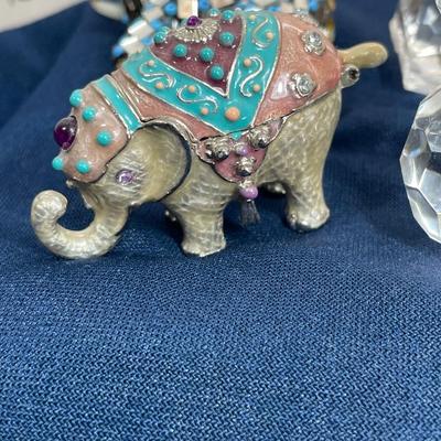 7 miniature Elephants, glass, metal