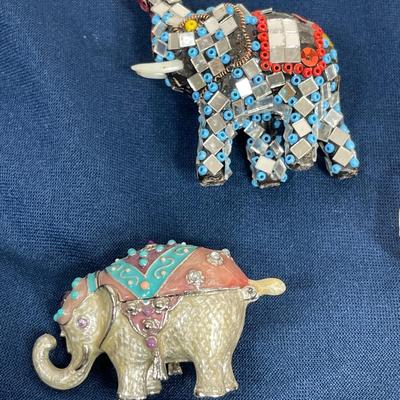 7 miniature Elephants, glass, metal