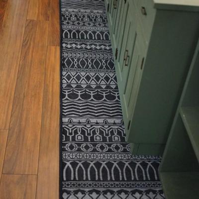"RUGGABLE" BRAND RUG SOUTHWEST PATTERN RUNNER
