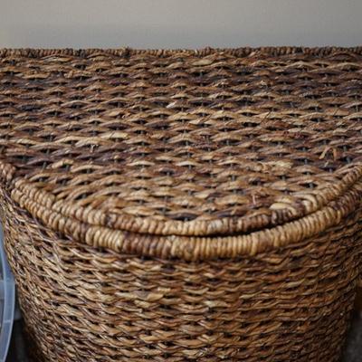 LARGE WICKER CLOTHES HAMPER OF 30" NATURAL WICKER