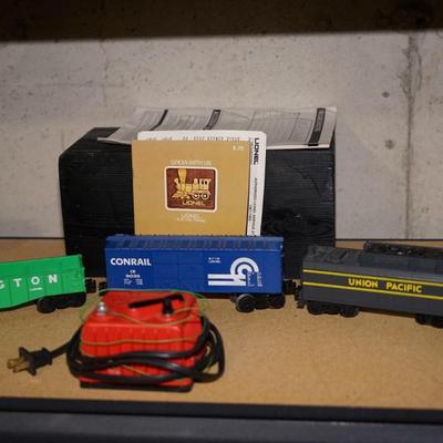 LIONEL TRAIN SET 8102 UNION PACIFIC , ENGINE TENDER / FIVE CARS/ TRAMSFORMER AND TRACK