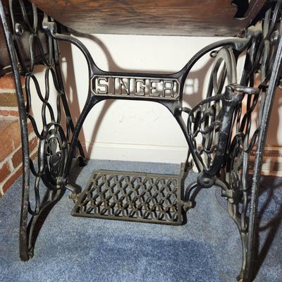 Antique Singer Treadle Sewing Machine w Accessories