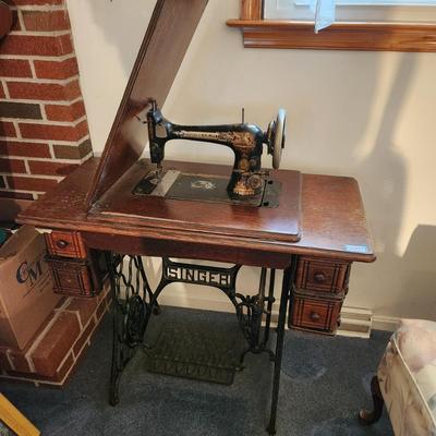 Antique Singer Treadle Sewing Machine w Accessories