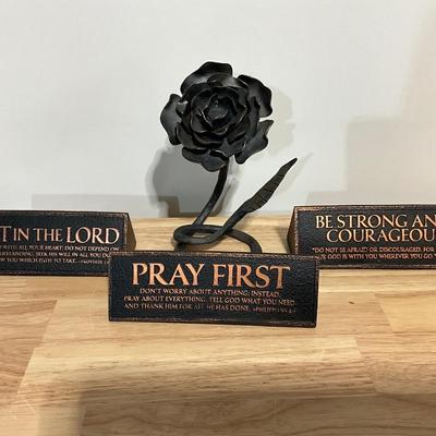 Metal Flower w/inspirational weighted decor.