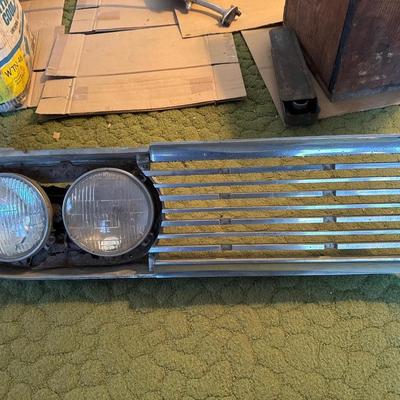 Vintage grill for a vehicle