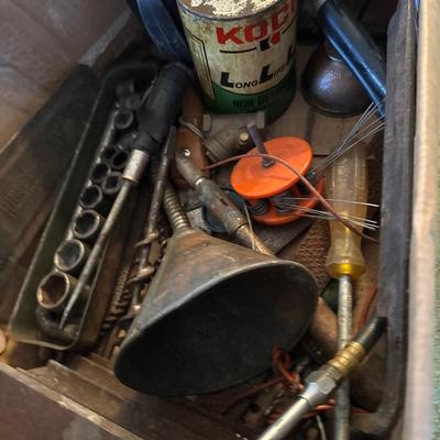 Box full of oil, oil funnel, tools and knives