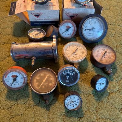 Vacuum pressure gauges