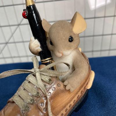 Charming Tails “A Sole for Business”