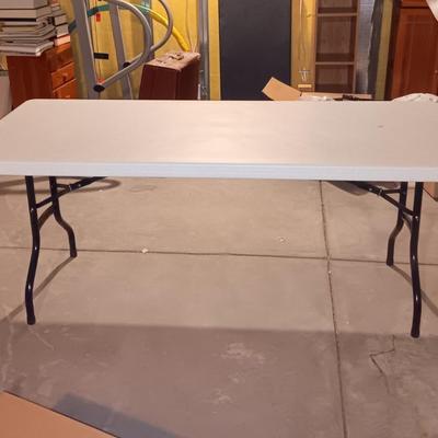 6 FOOT LIFETIME TABLE WITH FOLDING LEGS
