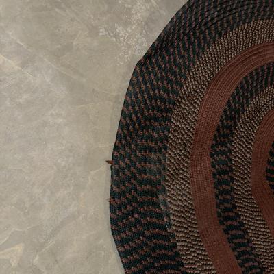 CLEAN BRAIDED AREA RUG