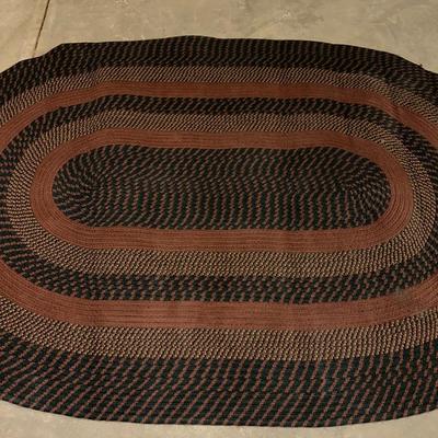 CLEAN BRAIDED AREA RUG