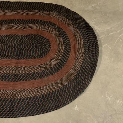 CLEAN BRAIDED AREA RUG