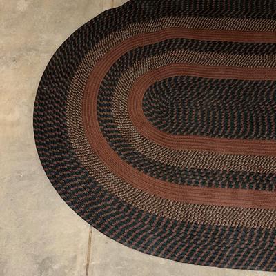 CLEAN BRAIDED AREA RUG