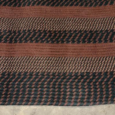 CLEAN BRAIDED AREA RUG