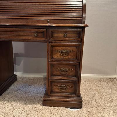 A SMALLER SIZED ROLL TOP DESK