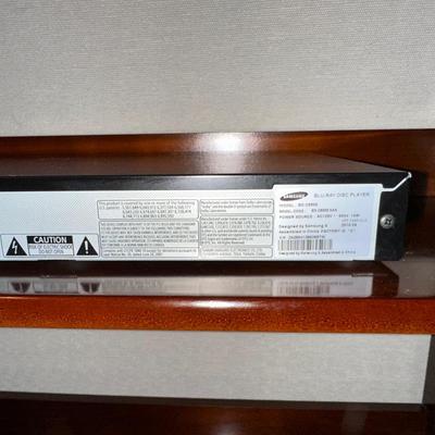 SAMSUNG BLU RAY DISC PLAYER W/REMOTE AND SOME MOVIES ON DVD