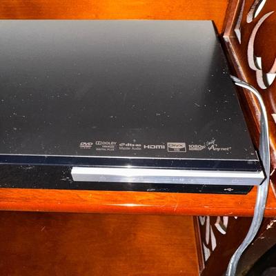 SAMSUNG BLU RAY DISC PLAYER W/REMOTE AND SOME MOVIES ON DVD
