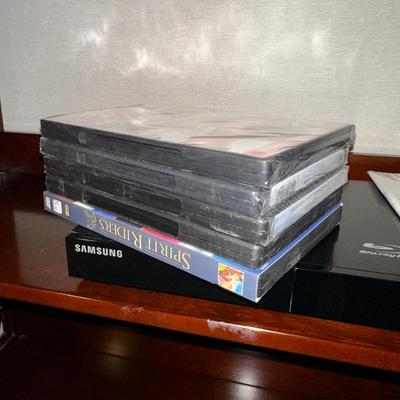 SAMSUNG BLU RAY DISC PLAYER W/REMOTE AND SOME MOVIES ON DVD