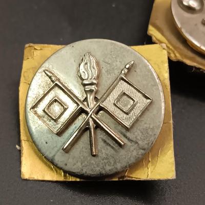 VINTAGE MILITARY PINS